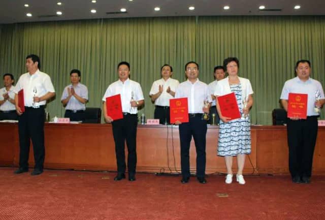 天意機(jī)械榮獲“第五屆濟(jì)寧市市長質(zhì)量獎(jiǎng)提名獎(jiǎng)