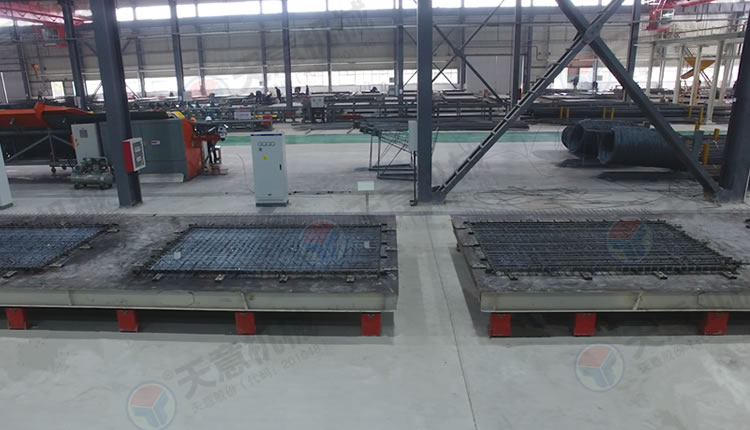 1537169113319694.jpg PC固定模臺(tái)生產(chǎn)線.jpg