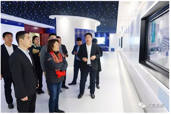 碧桂園集團(tuán)副總裁兼采購(gòu)中心總經(jīng)理?xiàng)铥惻d一行蒞臨天意參觀(guān)考察 碧桂園集團(tuán)副總裁兼采購(gòu)中心總經(jīng)理?xiàng)铥惻d一行蒞臨天意參觀(guān)考察